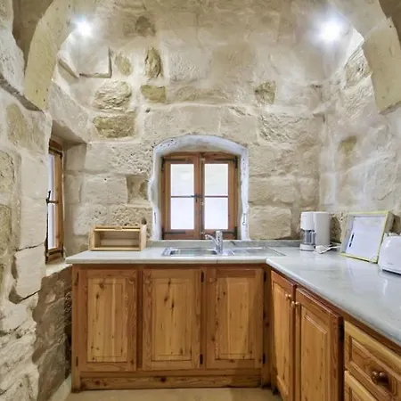 Razzett Cora Victoria