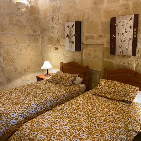 Razzett Cora Victoria