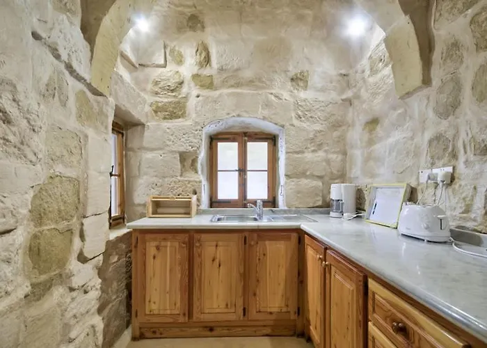 Razzett Cora Victoria