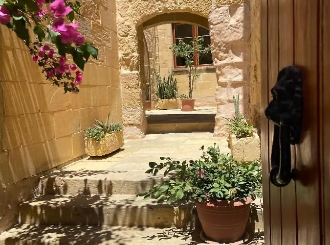 Razzett Cora * Victoria