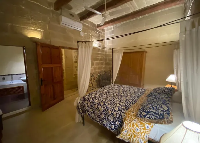 Razzett Cora Victoria