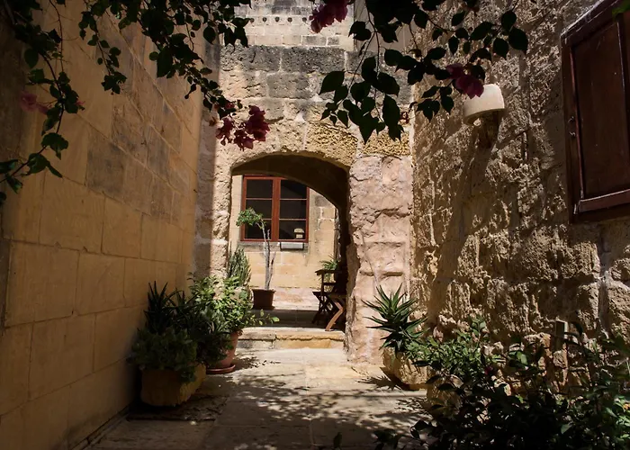 Razzett Cora * Victoria